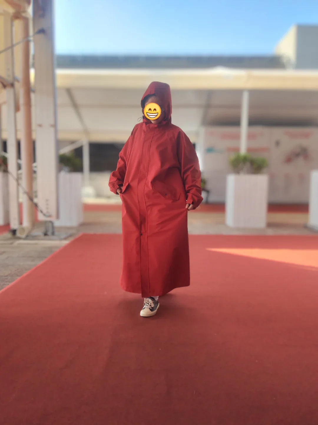 Women's Lightweight Breathable Long Wind Break Poncho Waterproof Red Color Korean Custom Raincoat Trench Coat