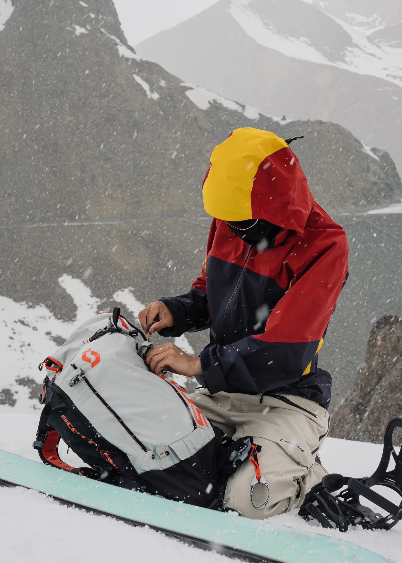 High Quality Outdoor Hard Shell Soft Shell Windproof Waterproof Ski Mountaineering Suit for Men Women Autumn