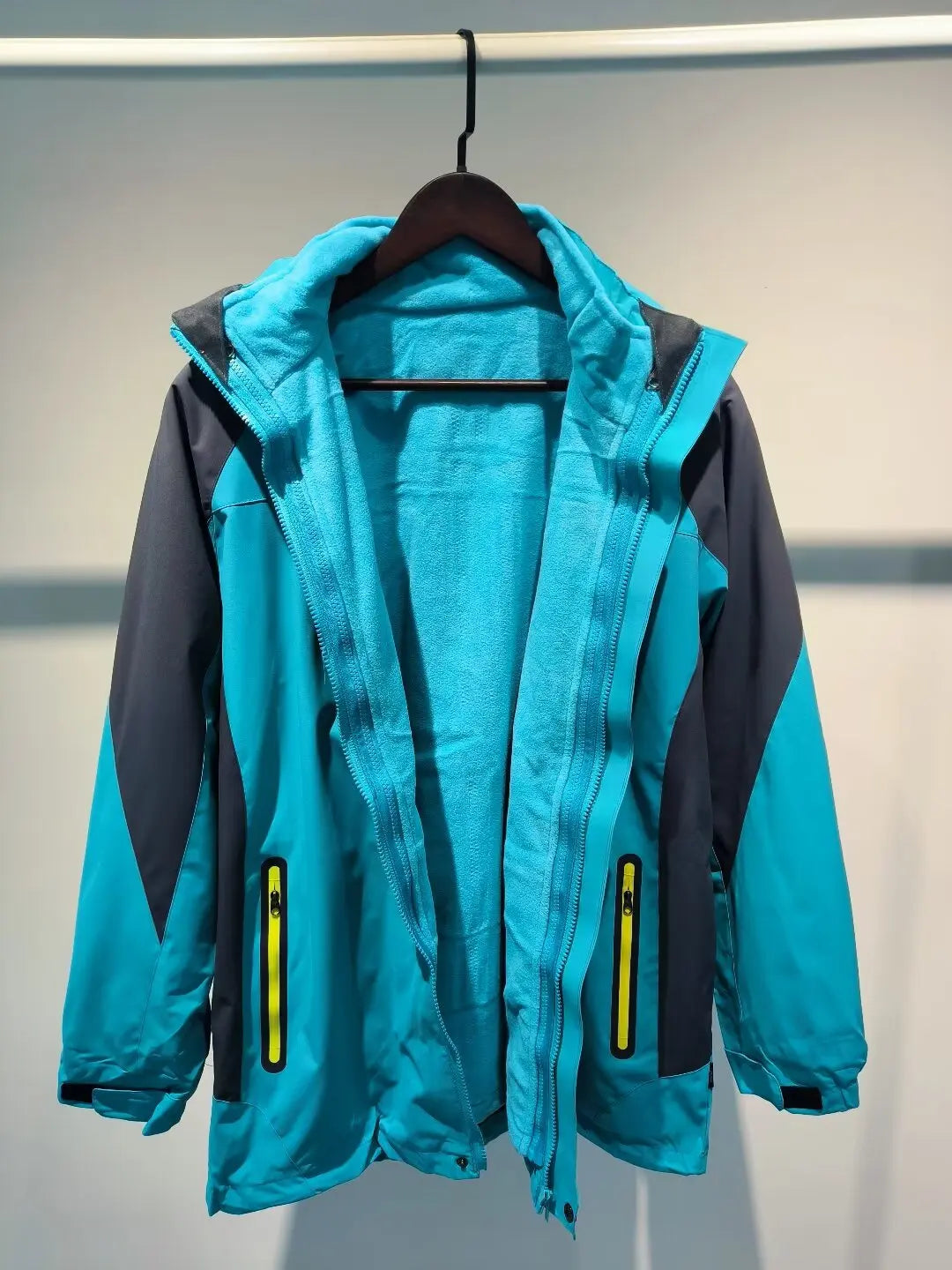 Autumn & Winter Polartec Fleeced Warm Jacket Waterproof and Windproof with Stand Collar Zipper Closure Polyester  Size XXXL