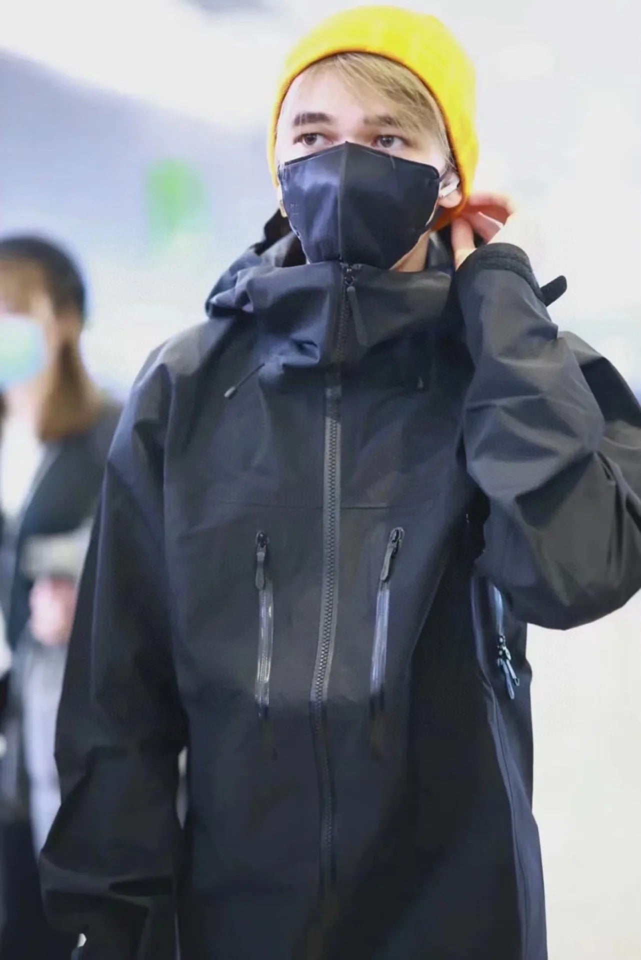 Wholesale Men's & Unisex Lightweight Waterproof Hooded Rain Jacket XL Size Windproof Outdoor Raincoat With Zipper Closure Hiking