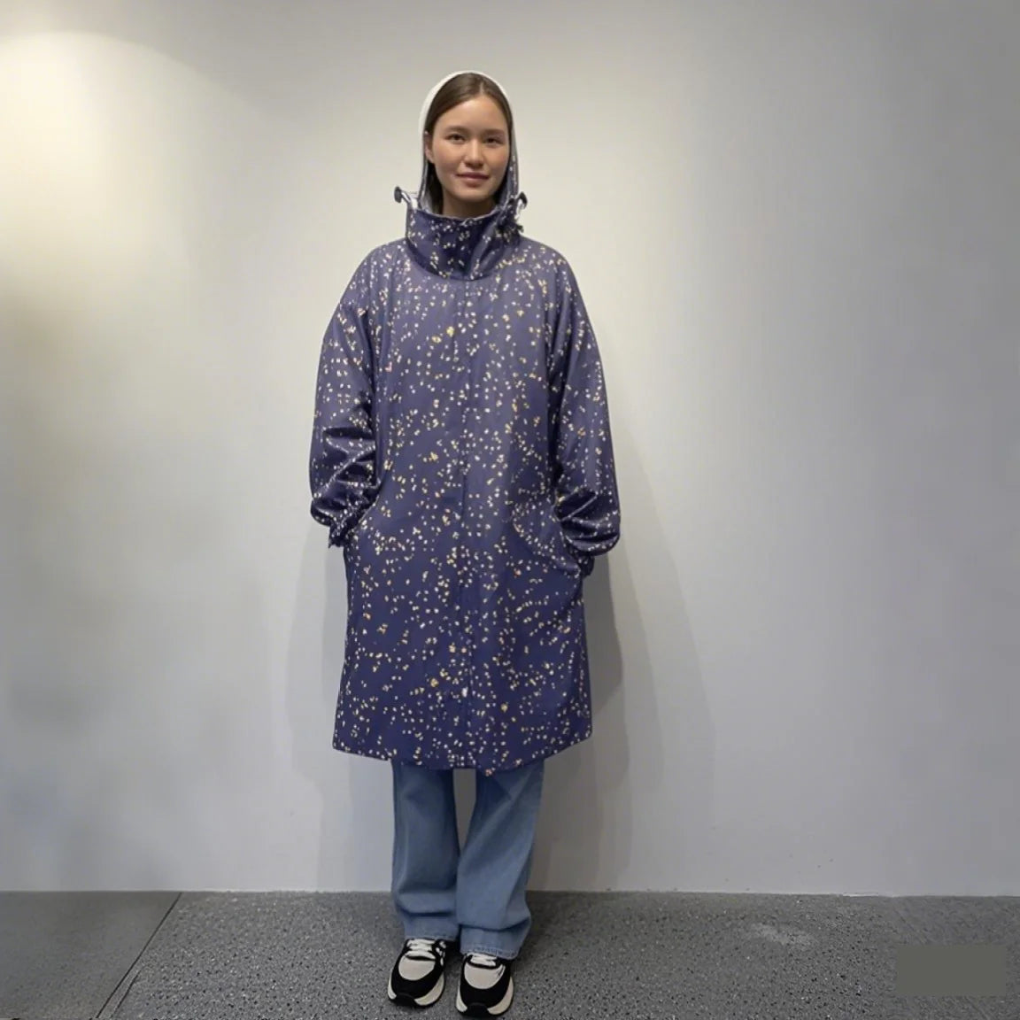 Universal Polyester Fashion Foldable Lightweight Waterproof Windproof Rain Jacket Coat for Daily Wear Travel Outdoor Activities