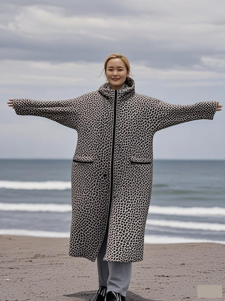 Universal Polyester Fashion Foldable Lightweight Waterproof Windproof Rain Jacket Coat for Daily Wear Travel Outdoor Activities