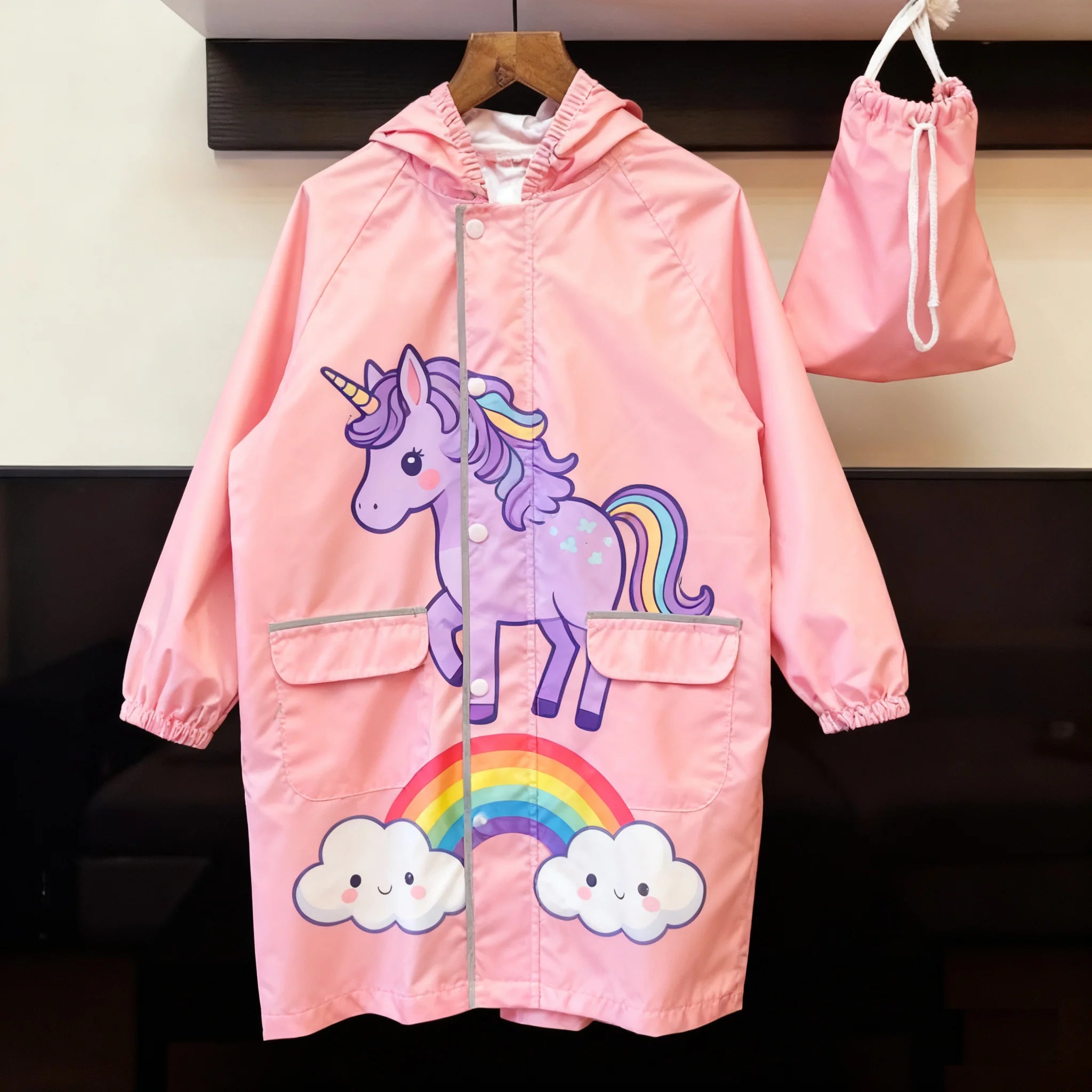2025 Trend Lightweight Breathable Durable Cartoon Design Waterproof Windproof Raincoat Poncho for Kids Boys Girls Middle Age