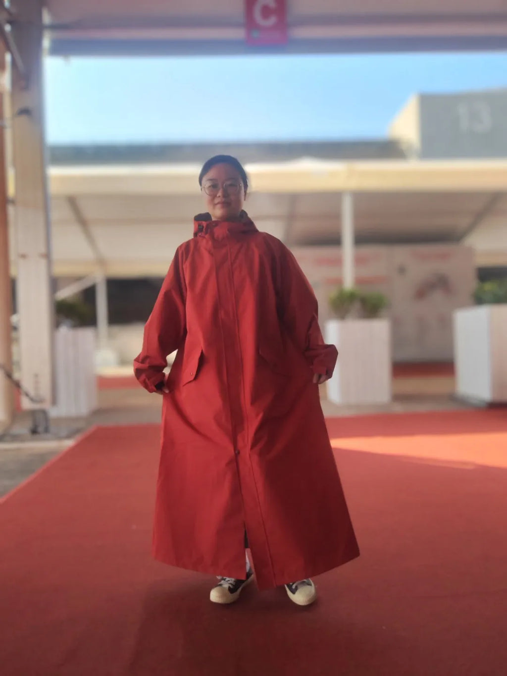 Women's Lightweight Breathable Long Wind Break Poncho Waterproof Red Color Korean Custom Raincoat Trench Coat