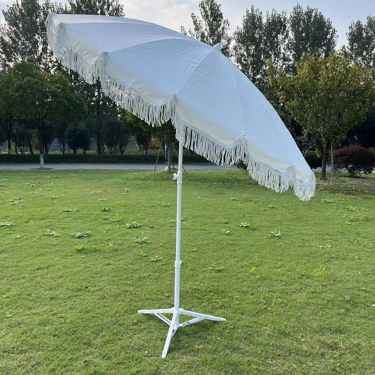 Korean Style Outdoor Large Beach Umbrella for Adults Automatic Wind Tilt With High Resistance Courtyard Beach Tassel Design
